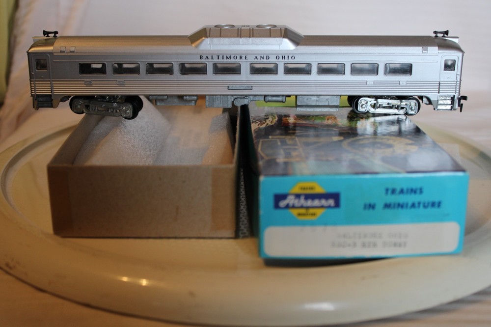 HO Scale Athearn RDC-1 Locomotive Coach Loco, B&O Silver, DUMMY