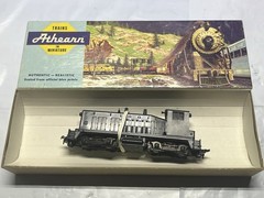 Athearn Ho Scale DUMMY GP 35 Undecorated Diesel Locomotive #4220 Engine