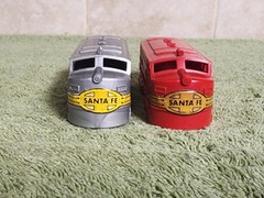 2 Vintage 3″ Santa Fe Locomotives ( Both Tested And Run On Ho Scale Track