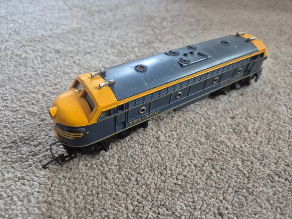 OO GAUGE TRIANG RAILWAYS TRANSCONTINENTAL DOUBLE ENDED DIESEL LOCO UNTESTED