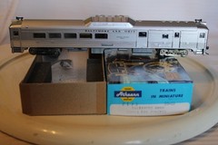 HO Scale Athearn RDC-3 Locomotive B&O RPO Coach Loco, Silver, 2173 RB Drive