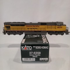 Kato HO 37-6358 SD90/43MAC Locomotive Union Pacific UP 8039 Light Weathering