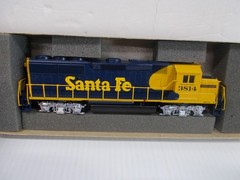 ATHEARN # 4681 ~ SANTA FE GP50 DUMMY LOCOMOTIVE # 3814~ HO SCALE~BUILT