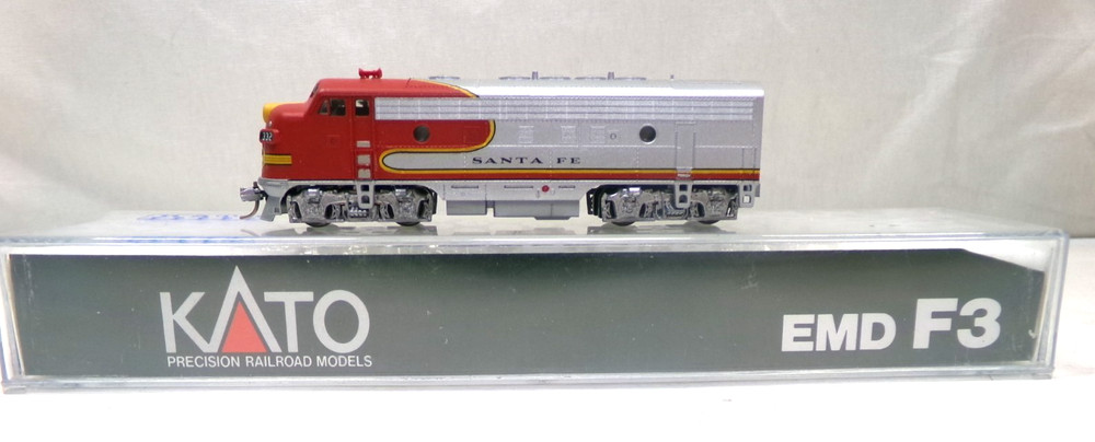 N scale Kato Santa Fe F3 A diesel engine in orig box (lot N 38)