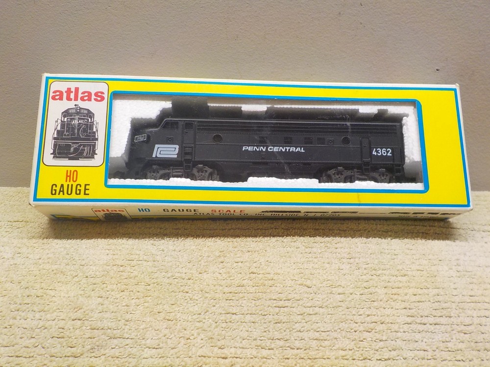 HO Scale NOS Atlas, FP-7 Diesel Locomotive, Penn Central, Black 7047