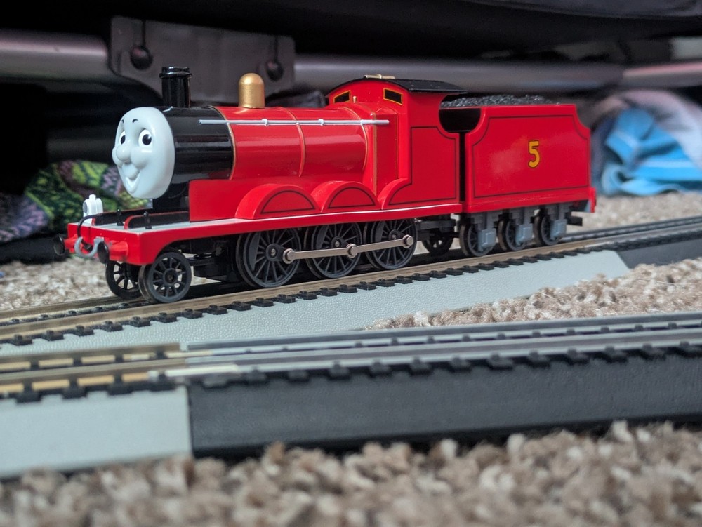 Bachmann Thomas And Friends HO JAMES the Red Engine & Tender Great Condition