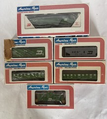 American Flyer Burlington Northern GP-20 Engine, Caboose, Box Car, Hopper, 2 Gon