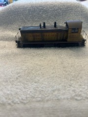 Athearn SW7 Union Pacific Switcher #DS1860 HO Weathered
