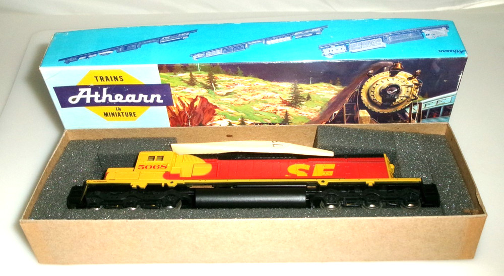 HO Scale Athearn 4413 SD40-2 Santa Fe – Repaint Powered #5068 NIB