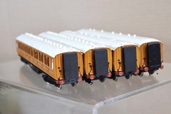 DJH PC MODELS EM GAUGE KIT BUILT LNER P2 COCK O the NORTH & 7 GRESLEY COACH oj