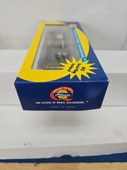 Athearn HO 94163 Penn Central GP35 2370 DC ONLY NO SOUND NEW.