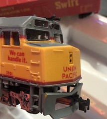 HO Scale Union Pacific Diesel Locomotive #3901 & 49940 Caboose Set