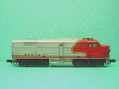 N Scale MRC Santa Fe Diesel Locomotive For Parts or Repair