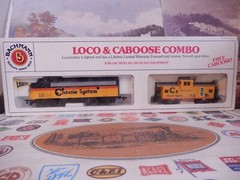 HO Scale Bachmann Chessie System EMD F9 Diesel & Caboose NIB**NICE LQQK*