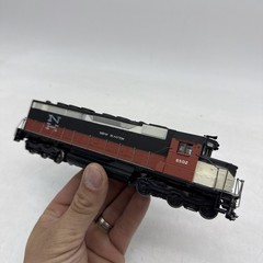 Athearn HO Gauge 1/87 New Haven #6502 EMD Diesel Loco DC Lights Powered TESTED