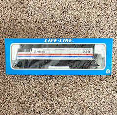 Life-Like HO Scale Amtrak Locomotive #229 Silver Red Blue DC Analog