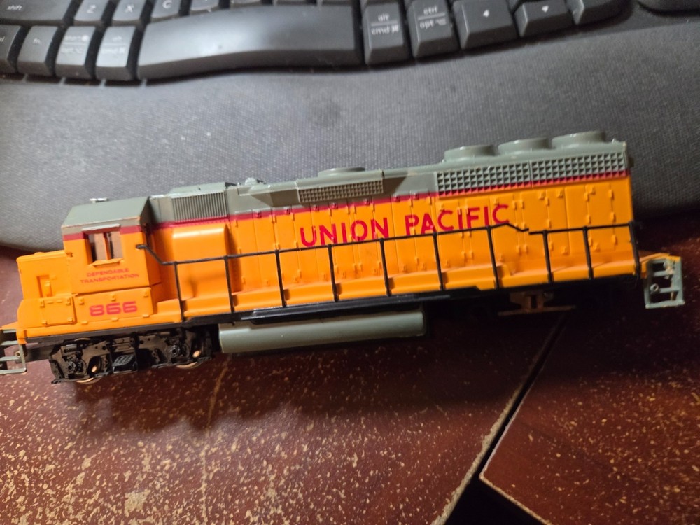 Model Train Diesel Locomotive Union Pacific 866 Standard Line
