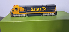 HO OVERLAND MODELS SANTA FE C30-7 DC #8150 DIESEL WRONG BOX TEST RAN ONLY