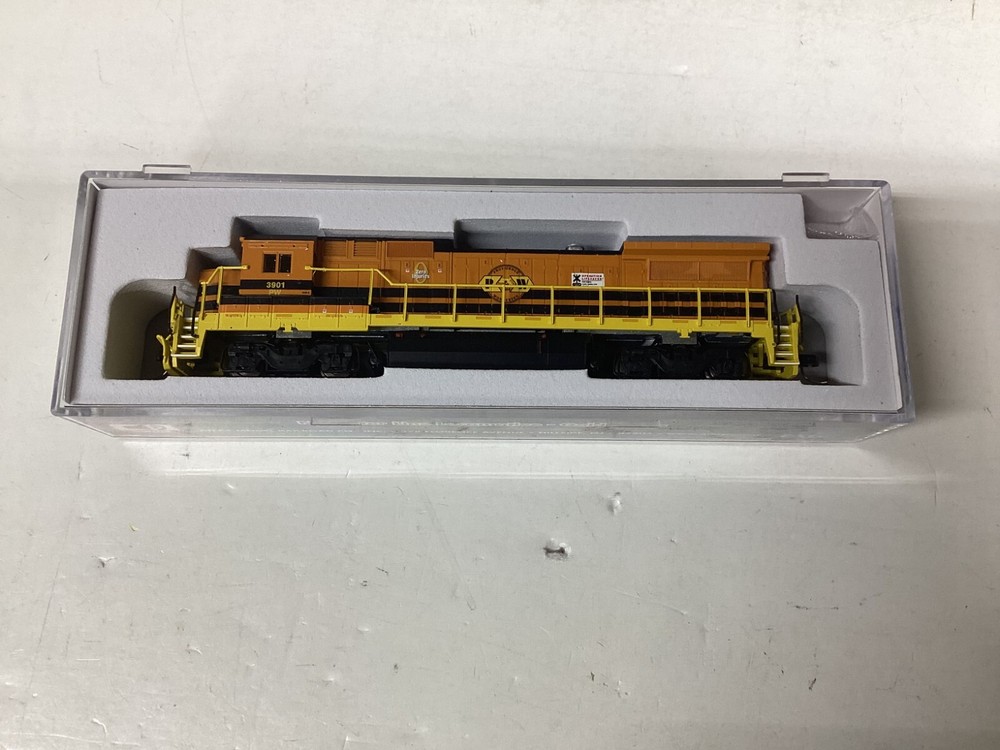 Atlas #40 005 171 N scale “PW” Dash 8-39B locomotive with sound Rd #3901