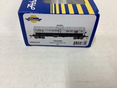 Athearn #3374 HO scale “Champlin” single dome tank car Rd. #580