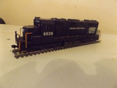 HO Scale Atlas 7017 PC Penn Central EMD SD35 Diesel Locomotive #6039