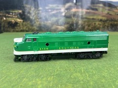 HO Life-Like Vintage Lighted Southern #6130 Diesel Locomotive TESTED C-7