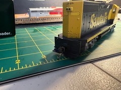 HO KATO 37-042 EMD GP35 AT & SANTA FE # 2848 WARBONNET PHASE 1B complete OB