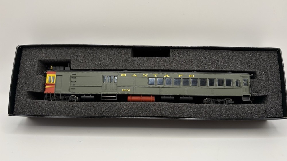 Bachmann Spectrum HO Scale Santa Fe Mustache Gas Electric Doodlebug DC 81403
