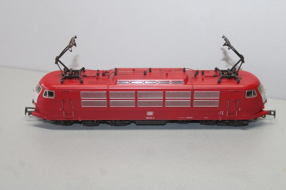 Märklin 3358 Electric Locomotive BR 103 115-2 DB Red Light Function H0