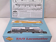 HO Proto 2000 Milwaukee Road E8/9 diesel engine in original box (lot 606)
