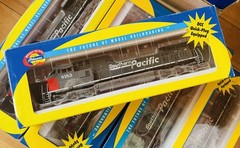 Athearn RTR Dash 9-44CW Southern Pacific SP 8183 DCC Ready – New In Box.