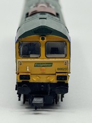 N Scale Graham Farish 371-394 Freightliner Bardon Aggregates Class 66 Locomotive