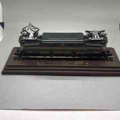 Hallmark Great American Railways Lionel 2332 Pennsylvania GG-1 Locomotive