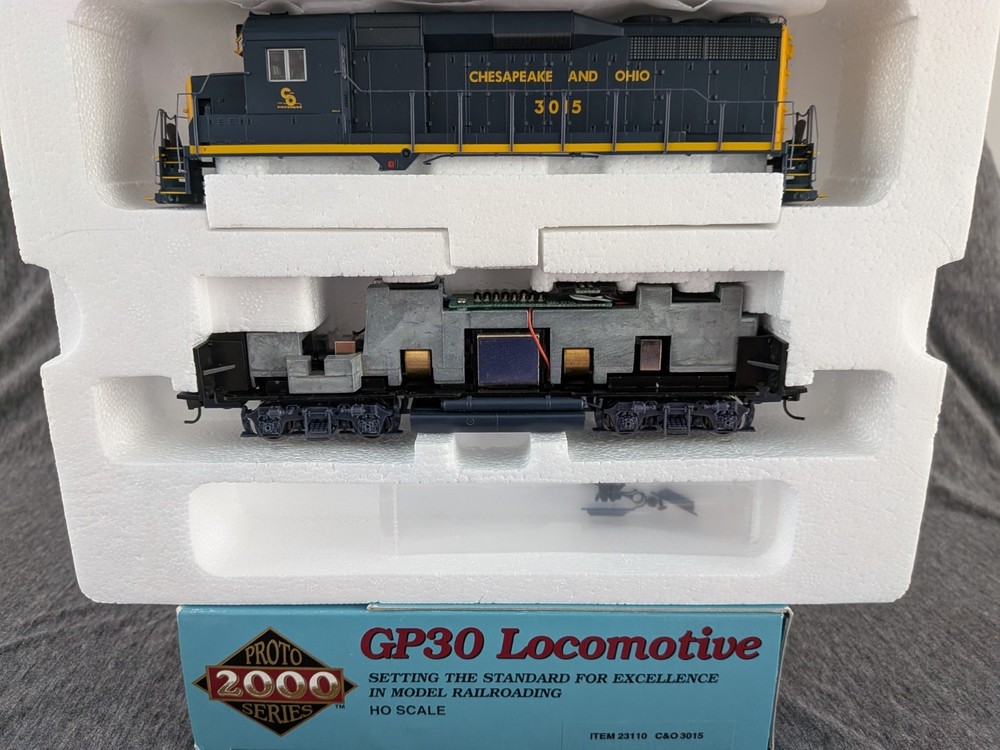 Proto 2000 HO GP30, C&O #3015, Item #23110, DC Analog.