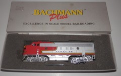 Bachmann Plus HO POWERED Santa Fe 306L War Bonnet EMD F7A Diesel Loco #11223