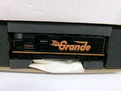 ATHEARN # 4705 ~ RIO GRANDE GP-40-2 POWERED LOCOMOTIVE # 3104~HO SCALE