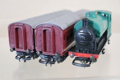 TRIANG RPA BR CLOCKWORK 0-6-0 TANK LOCOMOTIVE & COACH SET ob