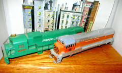 2 HO SCALE DIESEL LOCO ENGINE SHELLS -TYCO PENN CENT #4301 & WESTERN PACIFIC~VG
