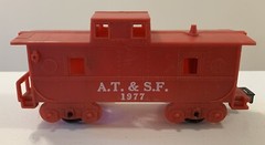 MARX train – #1977 A.T.& S.F. Caboose – 4 wheel – T&S coupler – O gauge