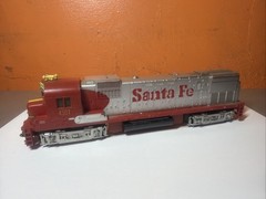 Tyco Mantua HO Scale Diesel Loco 1:87 Santa Fe Silver Red #4301 (Working)