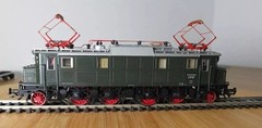 Roco 43876 HO gauge DB BR E17 electric locomotive in green livery