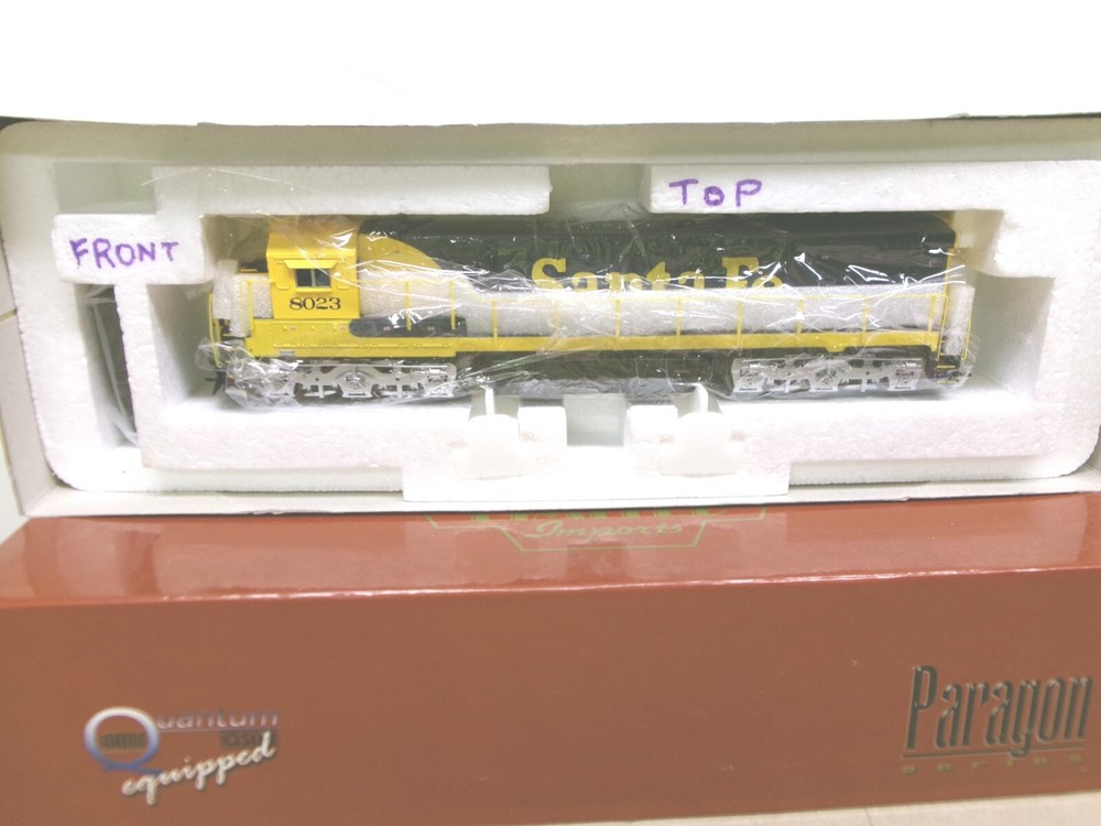 Broadway Limited Ho 482, GE C30-7 locomotive, Santa Fe 8023, QSI DCC sound