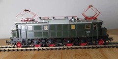 Roco 43876 HO gauge DB BR E17 electric locomotive in green livery