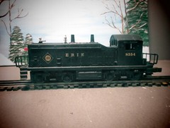 LIONEL TRAINS 8354 ERIE NW-2 SWITCHER- RUNS FINE- 0/027- NO BOX