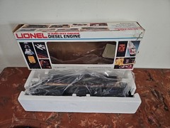 Lionel 6-8679 O Gauge Northern Pacific GP-20 Diesel Locomotive with box.