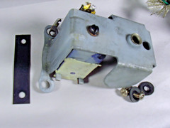 Vintage Original Lionel battery bracket &relay for single motor F3 Diesels 2243