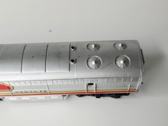 AHM – Ho Scale – C-Liner Santa Fe Locomotive #5028 – Runs – Trucks Needs Repair