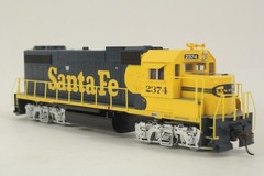 Athearn RTR HO Scale Santa Fe ATSF #2374 Pin Stripe GP38-2 DC Powered Locomotive