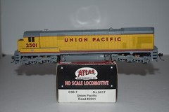 HO Scale Atlas 8617 Union Pacific C30-7 Diesel Locomotive 2501 C49395