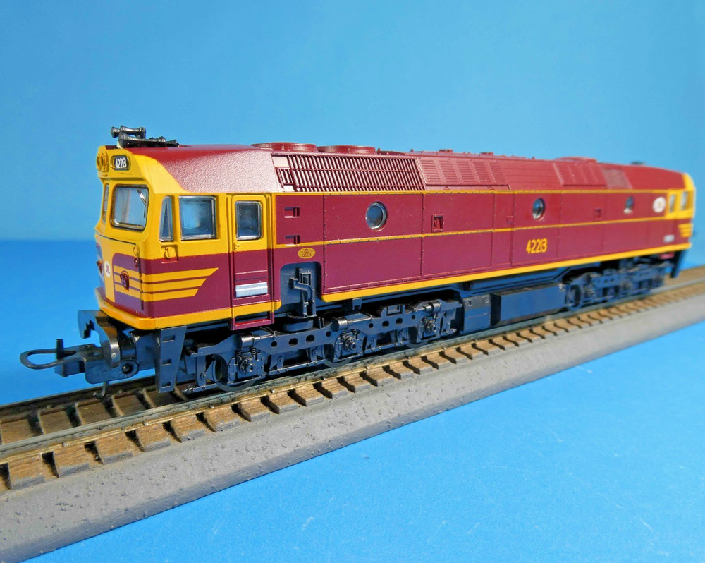 LIMA HO DIESEL ELECTRIC LOCO -AUSTRALIA -20 8164 L -NSWGR 422 CLASS – 1995 – OB